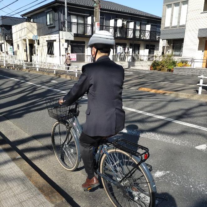 自転車に乗っている人