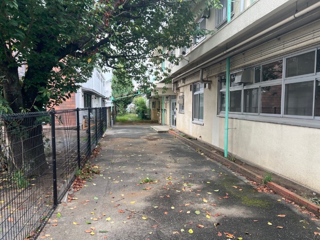 旧仲町保育園園舎北側