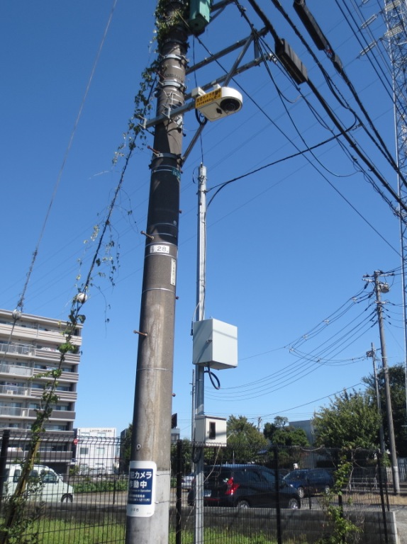 通学路防犯カメラを設置している電柱の様子